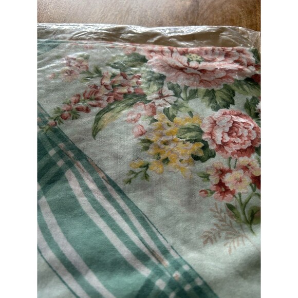 At Home With Martha Stewart Tablecloth “Willow Pond Garden” 52x70 Oblong - Picture 4 of 4
